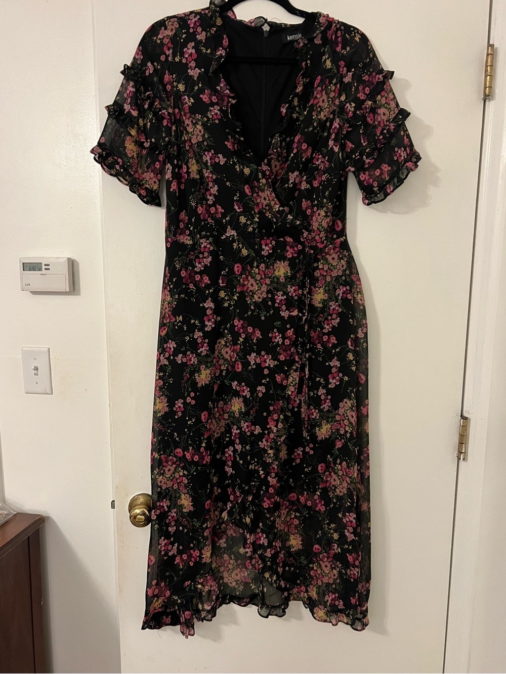 Kensie Black Floral Ruffle Dress - Pink Flower Print size 8
